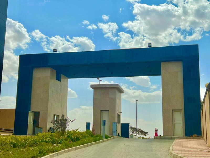 شقة أرضي 3 غرف نوم تشطيب كامل وحديقة 25م² للبيع كاش في كمبوند سيفورا هايتس 152م²